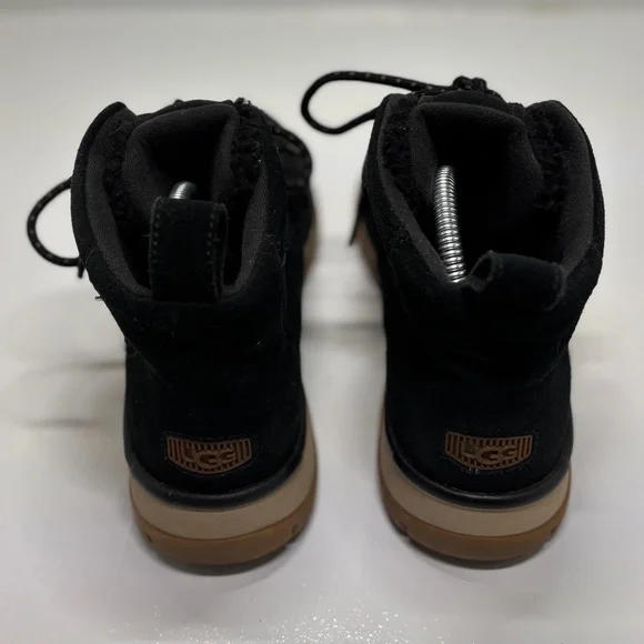 UGG Neumel Boots Black Suede Chukka Gum Middle Sole Size 9 EU 40 - Picture 7 of 11